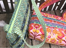 Free zipper bag sewing pattern. This bag is quick to make but still gorgeous. Zipper top, straps and I quilted mine to the foamy stabilizer too, although that's optional. One of my favorite run-around bags.