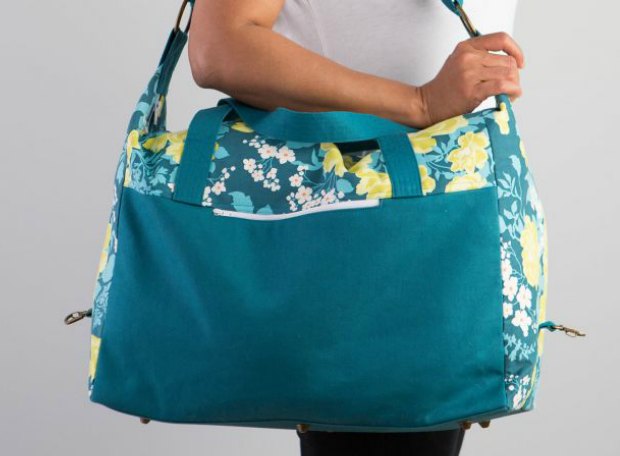 There are lots of new bag making skills fully explained in this video tutorial on how to sew this Weekendere Bag. Part of a bag of the month video series. I love all the ones released so far and can't wait for the other bag patterns.