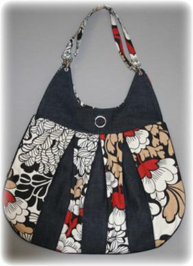 This purse is so stylish and it's a free sewing pattern too.  There are only written instructions but I'm confident I can do it!
