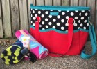 Perfect bag to take to the beach, to the pool or any time you need to take 'stuff' with you! Roomy, sturdy, plenty of pockets and storage. Great sewing pattern :-)