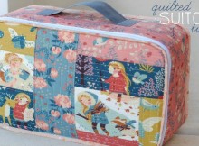 Amazing! Free sewing pattern and full picture tutorial on how to make this cute mini-suitcase. My daughters love them and are happy to carry their own luggage when we go on vacation now. Highly recommended.