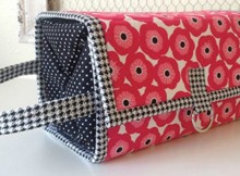 Sewing pattern for a Rolie Polie organiser. The 5 triangle pouches are removable and then it all rolls up and fits together perfectly. I've made two - for travelling bags for hubby and I. They're perfect!
