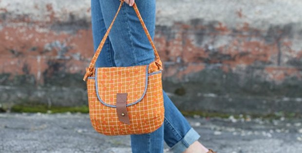 Gatherer Cross Body Bag - free bag sewing pattern. Love this neat little bag. Great instructions. The piping really gives it a nice edge.