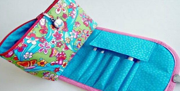 Genius bag that combines the cosmetics bag and the brush roll all in one. Has a FREE pattern and tutorial you can download AND a step by step video as well.