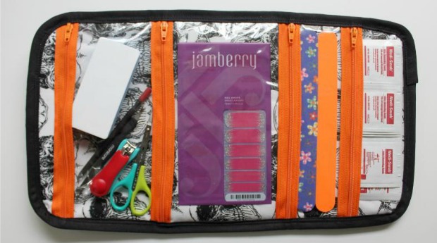 Manicure and nail wrap kit - free sewing pattern - Sew Modern Bags