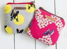 Free sewing pattern for a cute and practical zipper bag. This small size is really handy. I use one to carry my feminine products in my purse.
