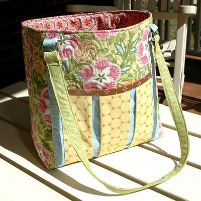 Free tote bag sewing pattern. The Ambrosia Bag.