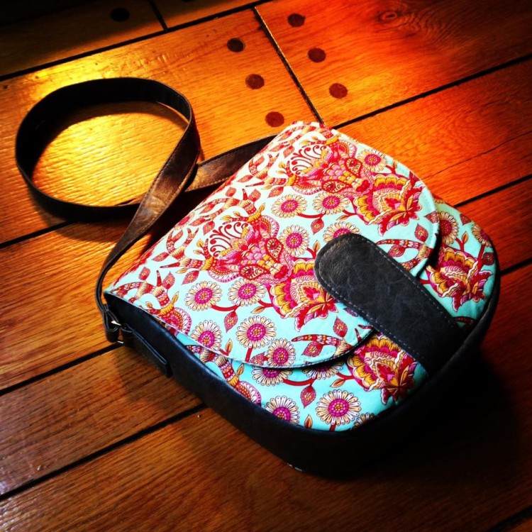 Sandra Saddle Bag pattern and video Sew Modern Bags