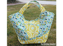 Here's another FREE pdf pattern, this time it makes a cute summer beach bag - The Carnaby Carry All bag. This is a great big bag that can hold your large beach towel, sunscreen, your phone and everything else you want to take to the beach this summer.