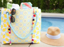 If you want to make yourself a really good sized beach tote bag then we have the perfect FREE pdf pattern and FREE tutorial here, just for you. This great looking bag is super practical and just great for taking all your stuff down to the beach in one journey.