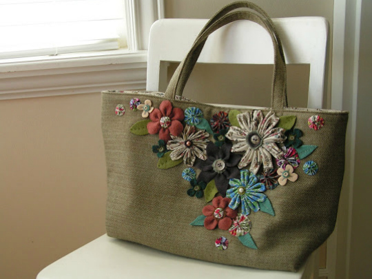 She Carries Flowers Purse FREE sewing pattern - Sew Modern Bags