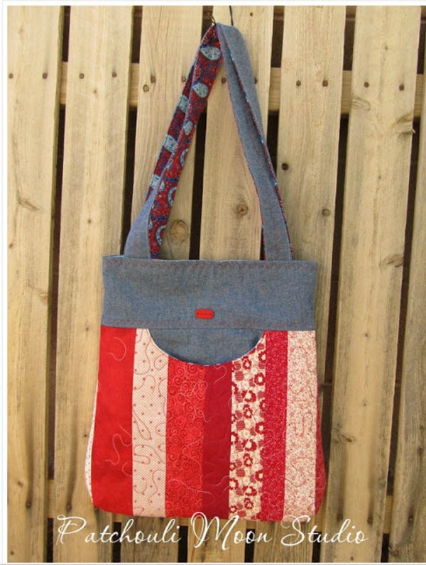 Happy! is a medium size bag suitable for all occasions. The name comes from the ‘smiling’ pocket on the front of the bag. 