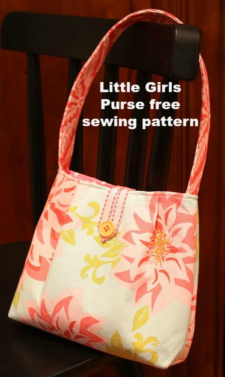 We always love to bring our readers free patterns and this one is the perfect size for a little girl or, with a shorter strap, it would be a great clutch bag for essentials. 