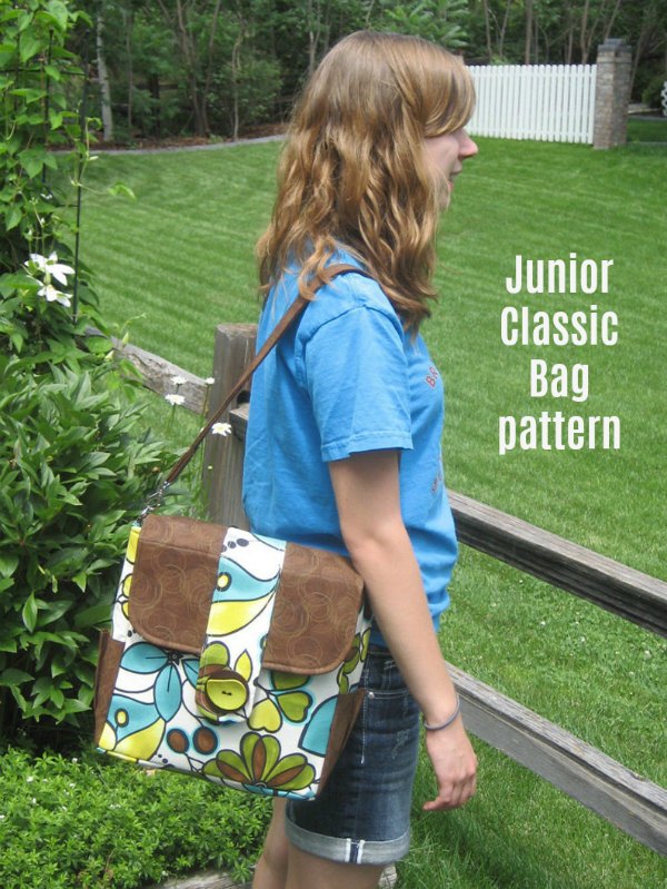 The Junior Classic Bag is a little messenger-style bag that can be worn as a shoulder bag or a crossbody bag. It has lots of pockets both inside and out, and the front pocket is especially perfect for an iPad or other tech toys. 