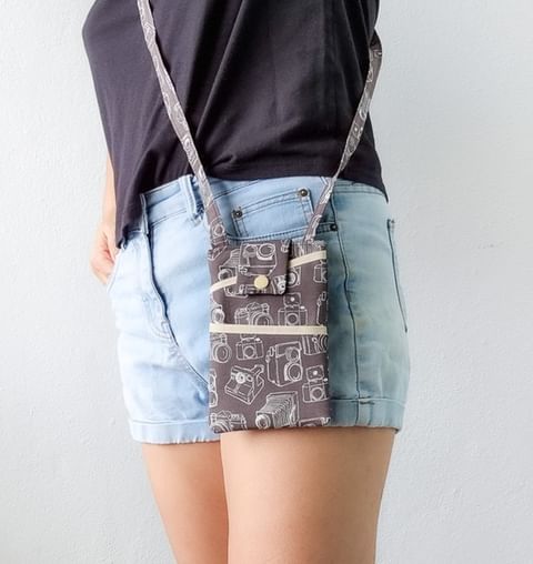 Mini Crossbody Bag Cell Phone sewing pattern - Sew Modern Bags