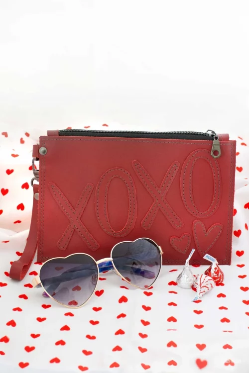 xoxo diy valentine wristlet scratchandstitch 1024x1536 1