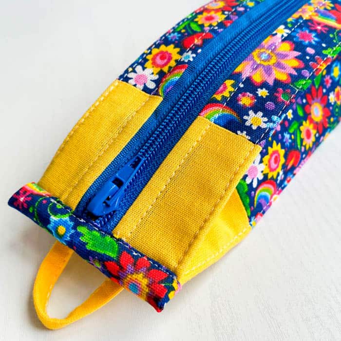 Verity Zipper Pouch (3 sizes) - Sew Modern Bags