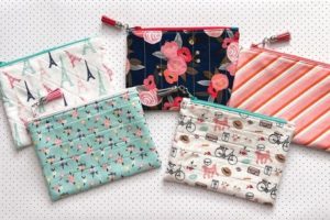 How to sew a simple Zipper Pouch with FREE tutorial