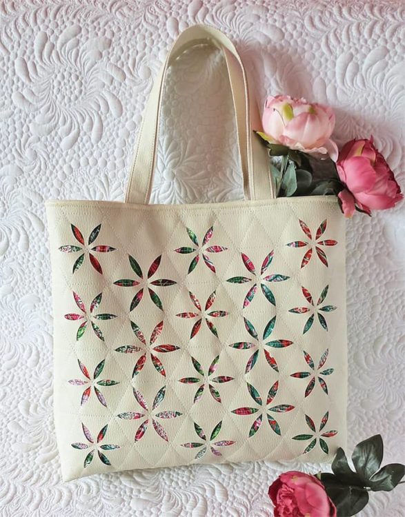 How To Sew a Recessed Zipper In A Tote Bag - AppleGreen Cottage